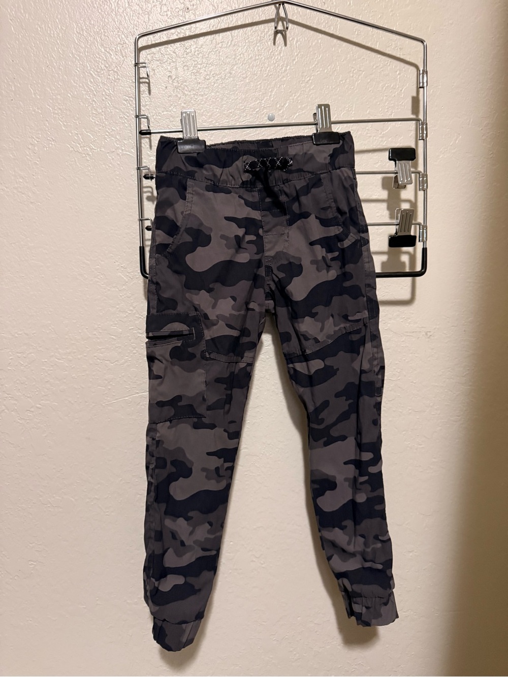 Weatherproof Gray & Black Camo Jogger Pants - Kids